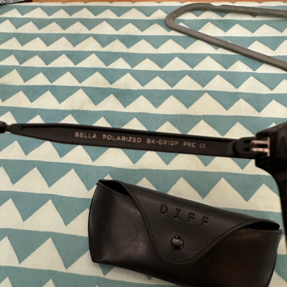 Diff Eyewear Black Sunglasses - Picture 5 of 15
